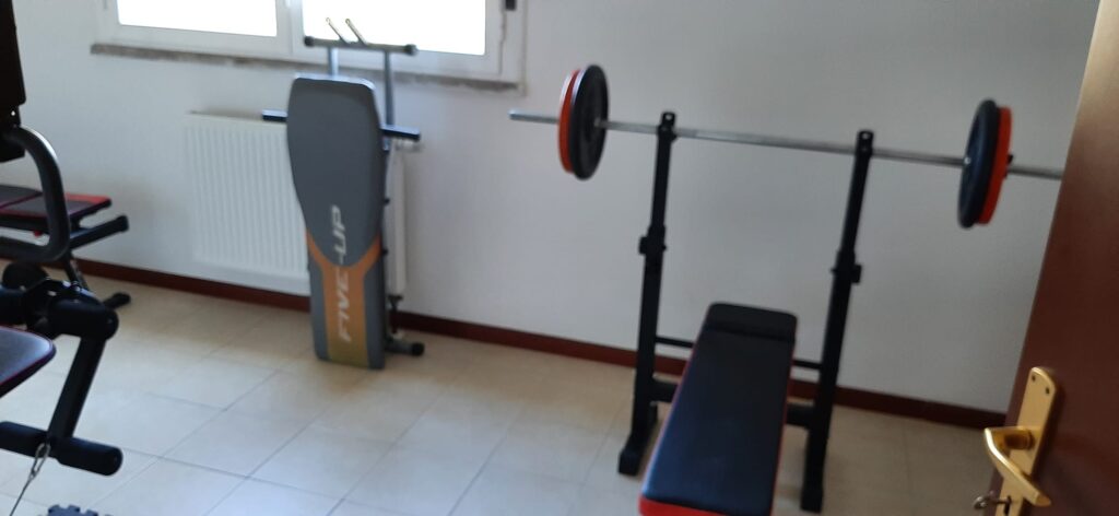 Posto sotto sequestro e sgomberato questa mattina alloggio Acer a Castello d’Argile: nell’alloggio occupato un uomo aveva installato una palestra