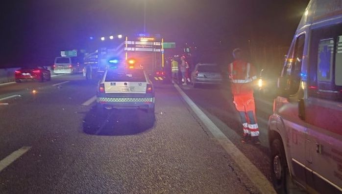 Attraversa a piedi l’autostrada, morto 40enne