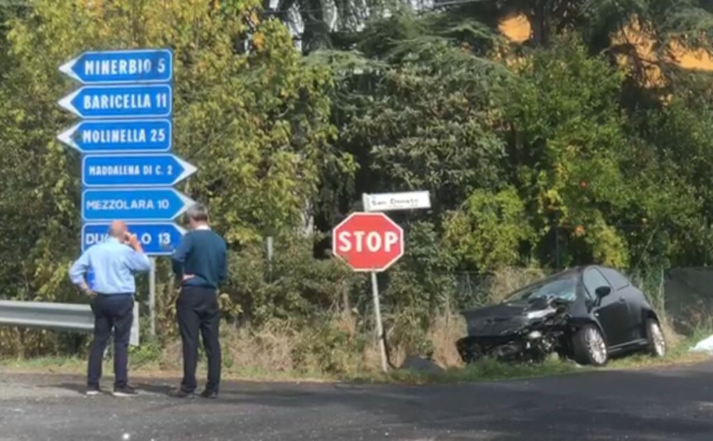 Scontro bus-auto sulla San Donato: muore una donna