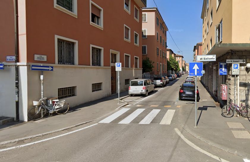 Bimbo di 4 anni sfugge alla mamma e viene investito