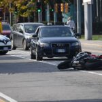 Incidente in via Mattei, grave un motociclista
