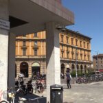 Offrono droga ad agenti di polizia e poi tentano di aggredirli: arrestati