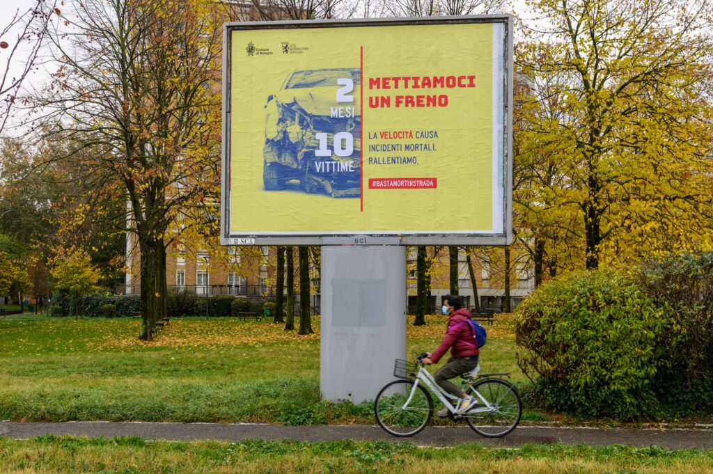 A Bologna 100 cartelloni per la sicurezza stradale