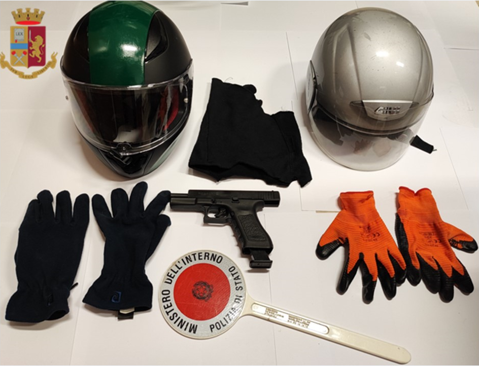 Rapinato il supermercato In’S di via Amaseo, la Polizia ferma i due malviventi – Ecco il video della rapina