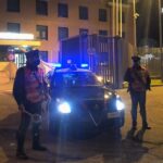 Sul furgone con droga, un’ascia e tre coltelli: denunciato