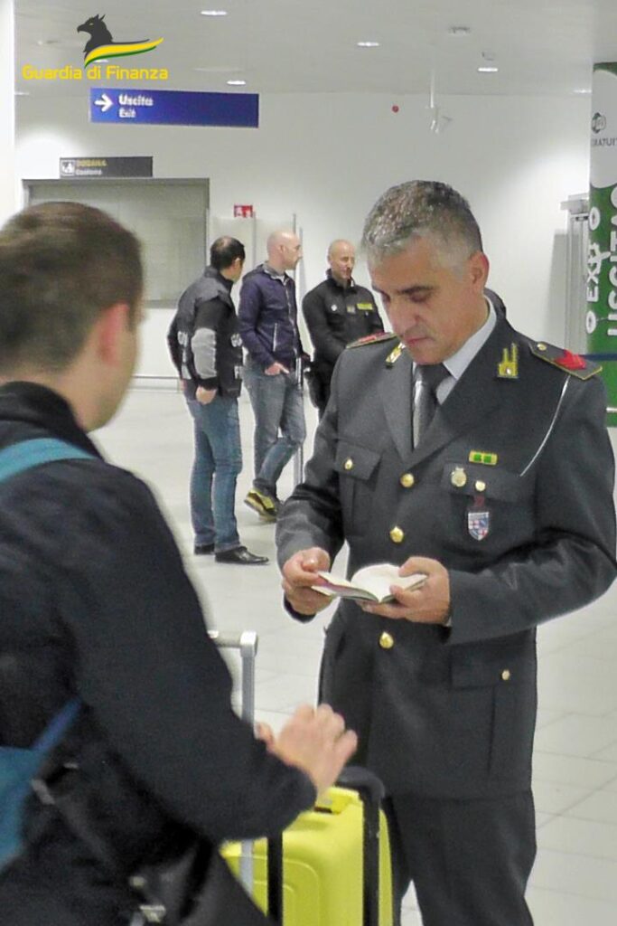Aeroporto Marconi, arrestato latitante: doveva scontare tre anni di carcere