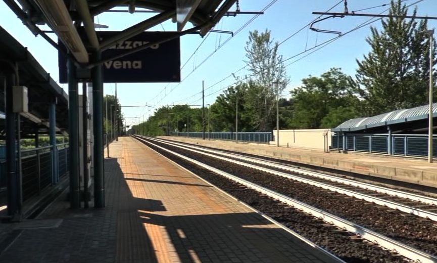 Donna muore investita da un treno in stazione a San Lazzaro