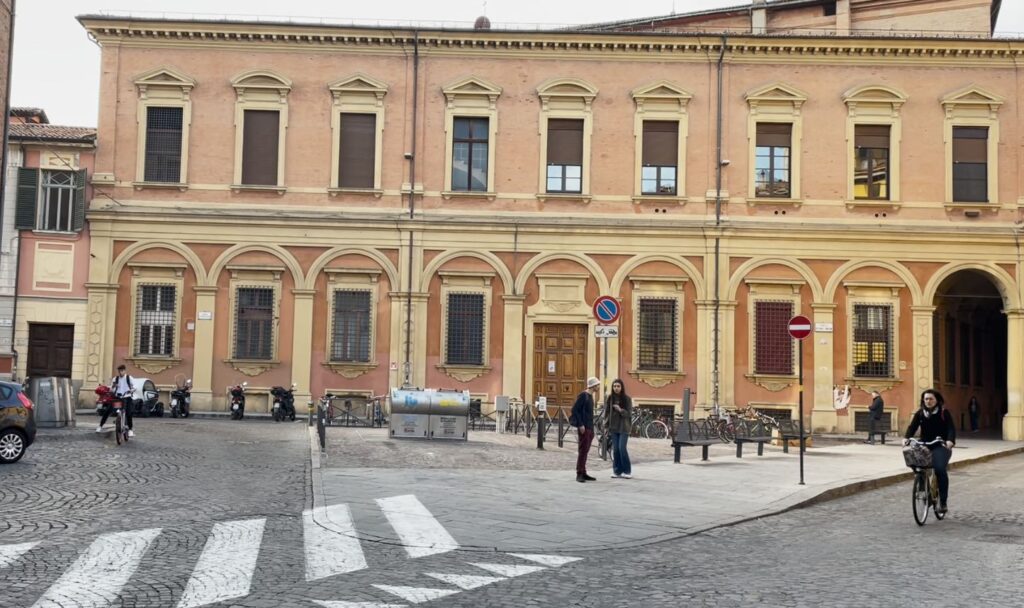 Tenta di rubare monopattino elettrico, arrestato e subito scarcerato