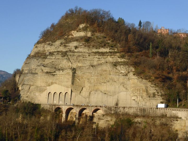 Verifiche sulla rupe a Sasso Marconi, stop su ferrovia Bologna-Porretta