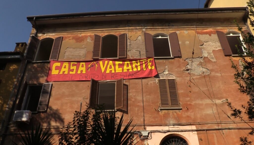 Stabile occupato in via Capo di Lucca, botta e risposta tra collettivo e Comune