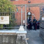 Vende hascisc a 4 minorenni: arrestato