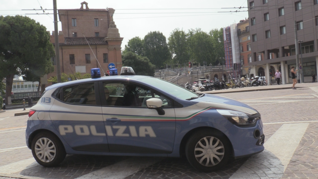 Rapina un ragazzino a Bologna, arrestato a Prato grazie alla ‘geolocalizzazione’ dello smartphone