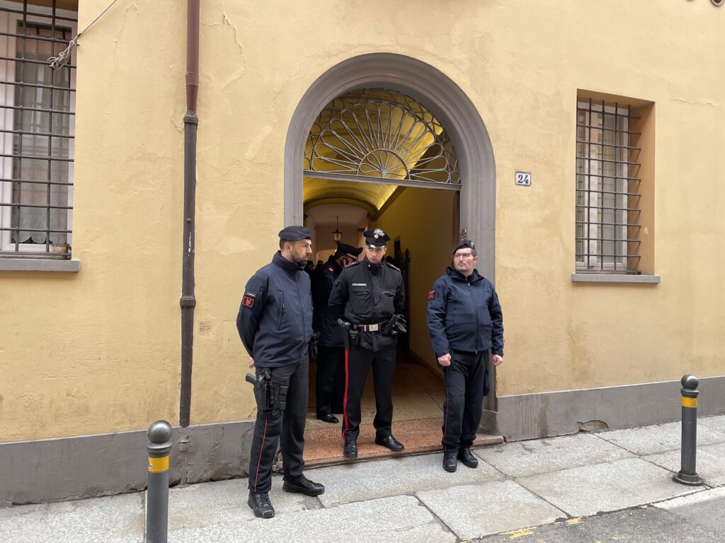 Tentato omicidio la vigilia di Natale. Donna accoltellata dall’ex marito marocchino