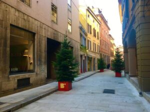Riapre un tratto di via De’ Carbonesi