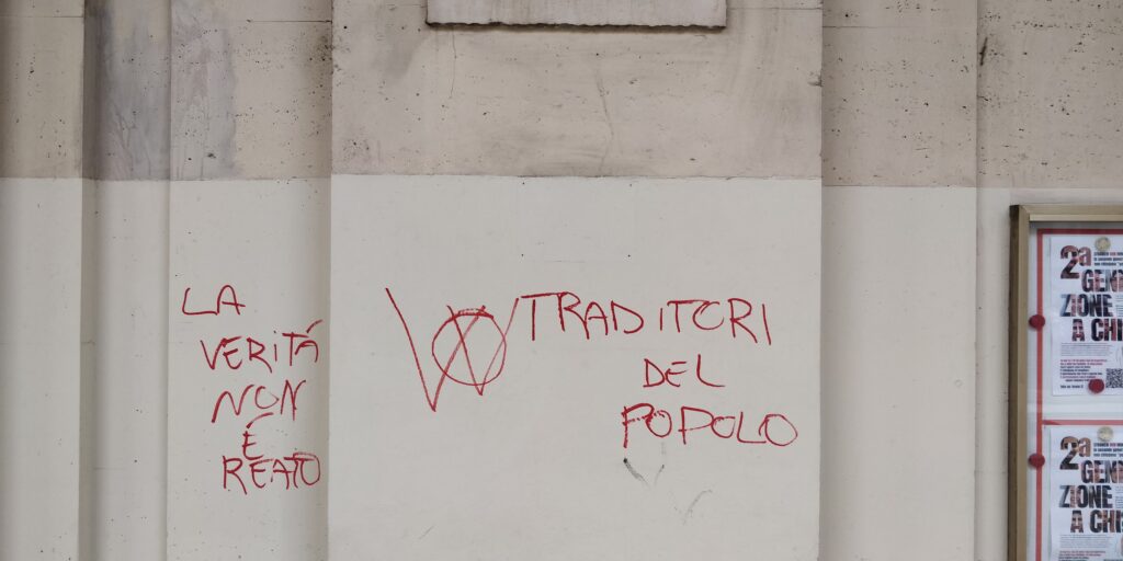 Imbrattata sede Cgil in via Marconi: “Traditori del popolo”