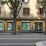 Tenta una rapina, ma le grida della farmacista lo fanno scappare