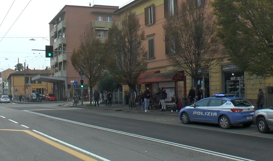 Quasi 800 dosi, fra eroina e cocaina, sequestrate dalla polizia a due spacciatori