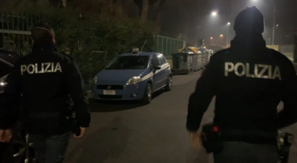 Prende a pugni la porta di casa della ex: arrestato