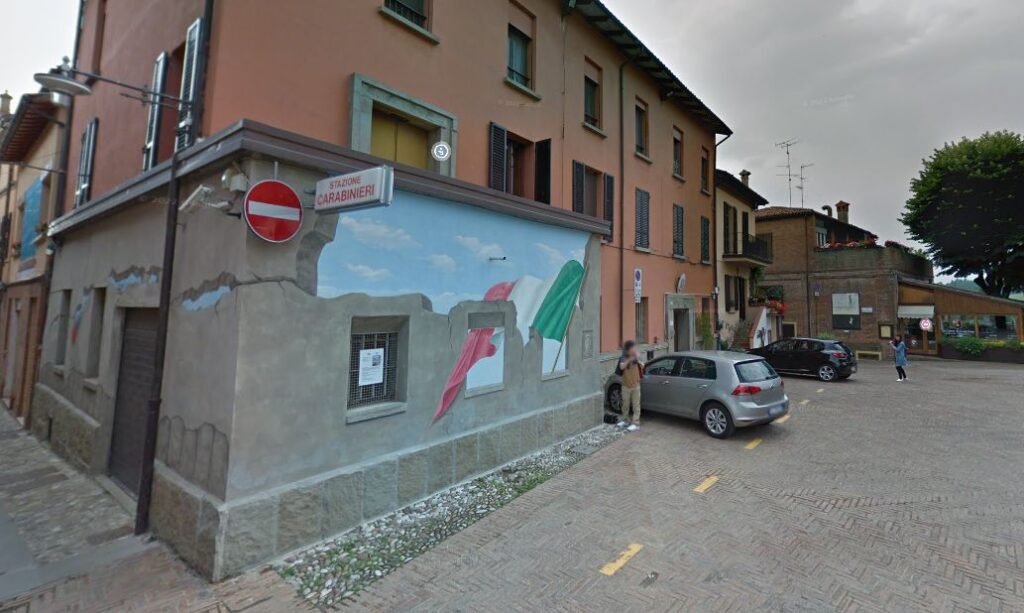 Abbandonano auto rubata davanti a caserma Cc, denunciati in tre