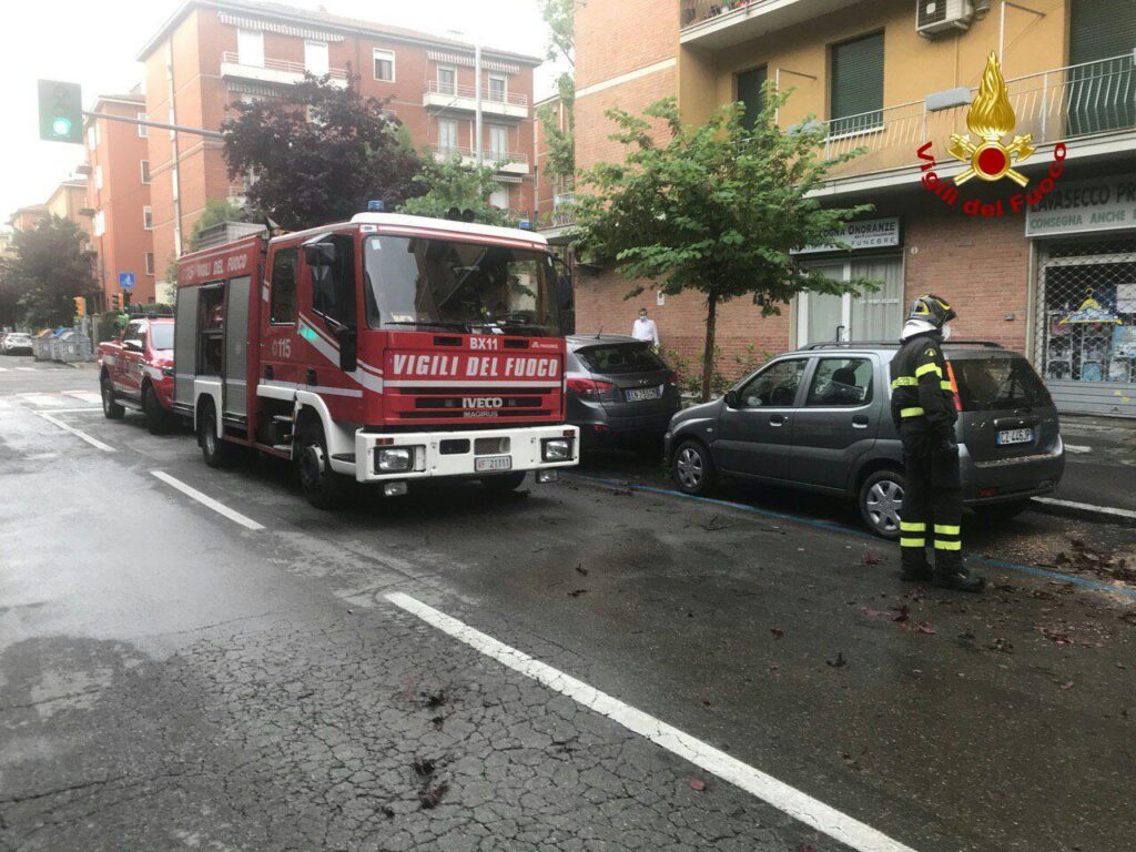 Anziana non risponde e del fumo esce dalla sua abitazione, scatta l’allarme ai Vigili del Fuoco. La donna sta bene
