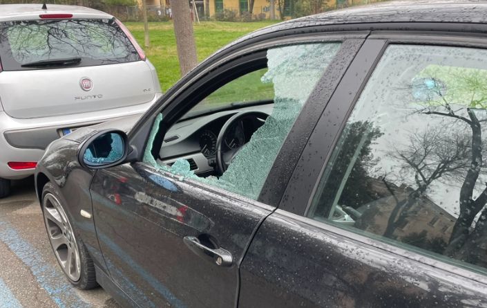 Auto danneggiate al Fossolo per rubare all’interno, un arresto