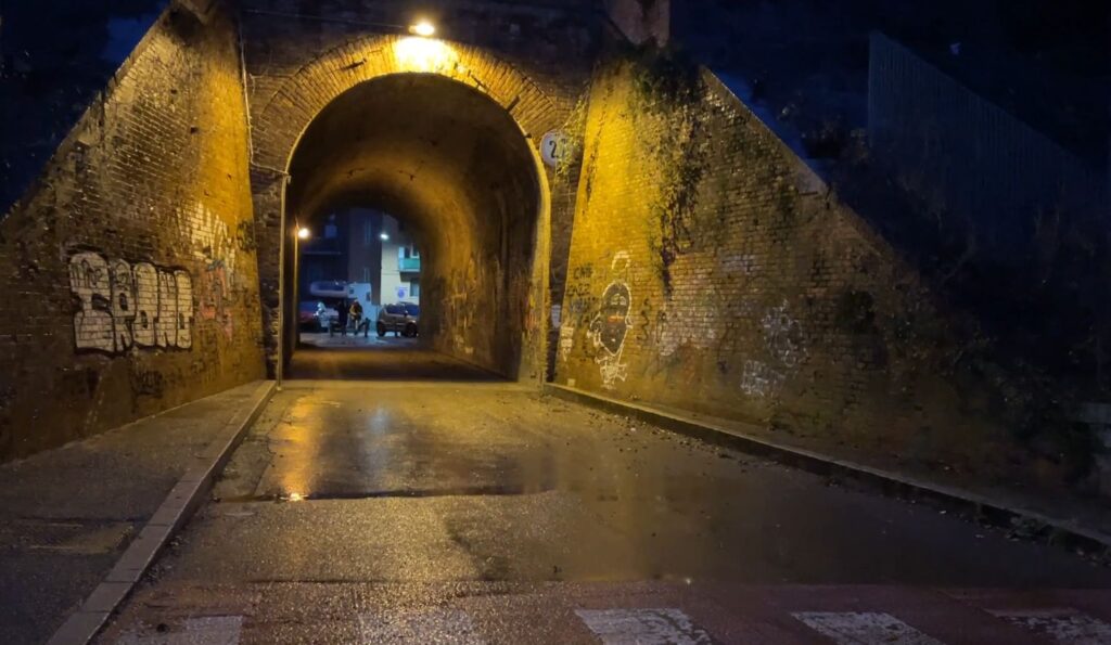 Molestata nel sottopasso, ragazza sfugge alla violenza