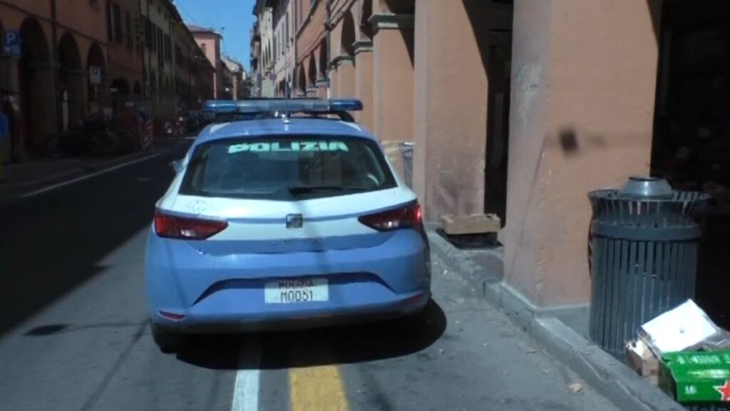 Ai domiciliari riceve amici e anche uno spacciatore