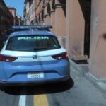 Ai domiciliari riceve amici e anche uno spacciatore