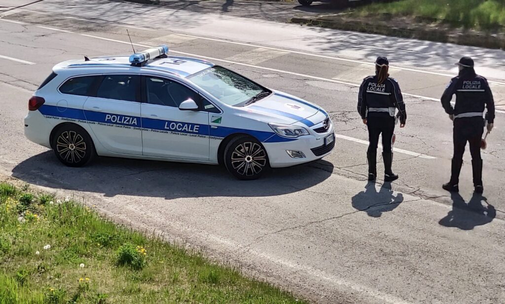 Guida ubriaco autocarro troppo pesante, patente ritirata a un artigiano