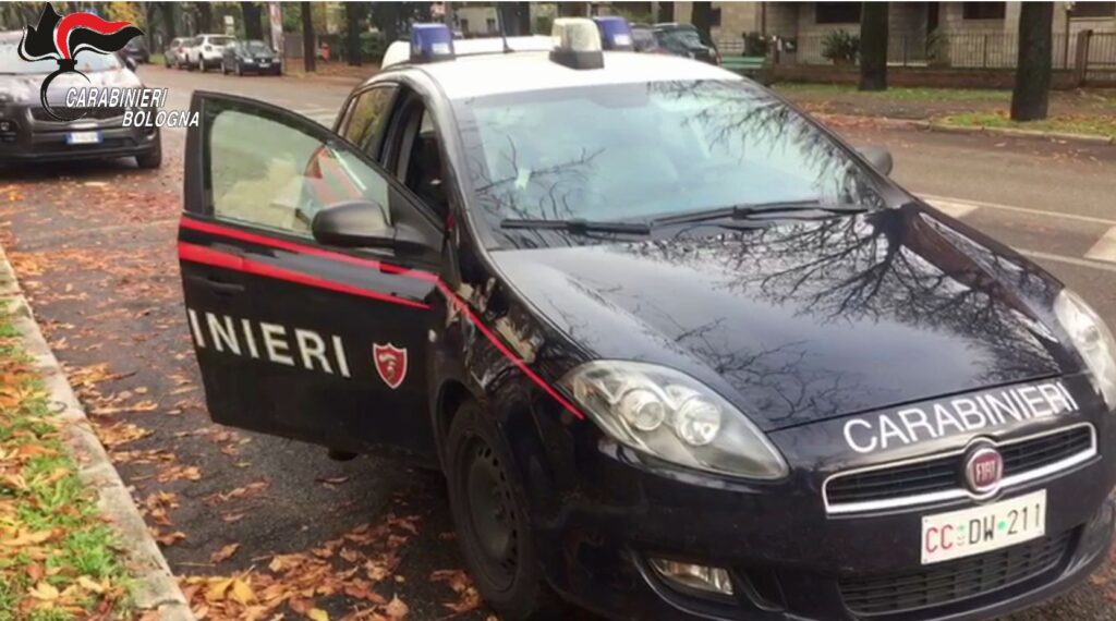 Crevalcore: 42enne picchia e minaccia il marito e la figlia