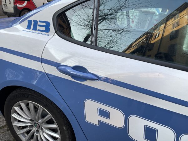 Ruba gioielli per 11mila euro e aggredisce addetto alla sicurezza: arrestato