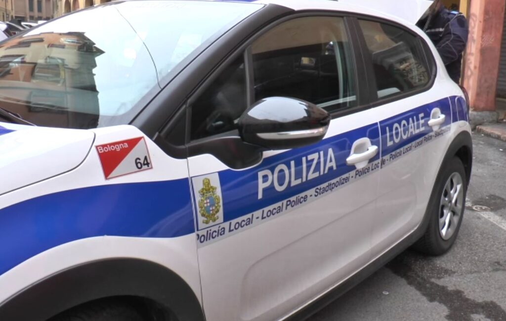 Borseggiano 63 enne, arrestate e rimesse in libertà