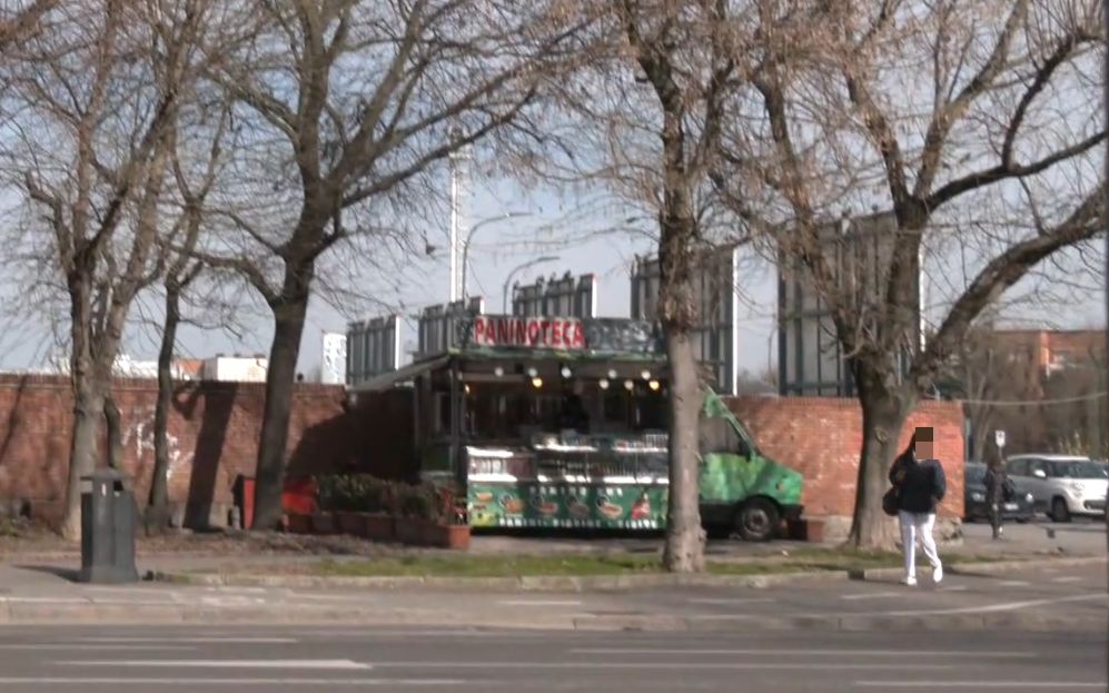 Picchiano e tentano di rapinare ‘paninaro’: tre arresti