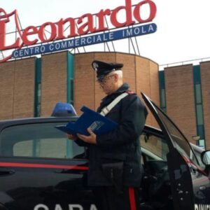 Scippo nel parcheggio dell’ipermercato: presi un mese e mezzo dopo