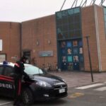 Fa spesa da mille euro e tenta di uscire senza pagare