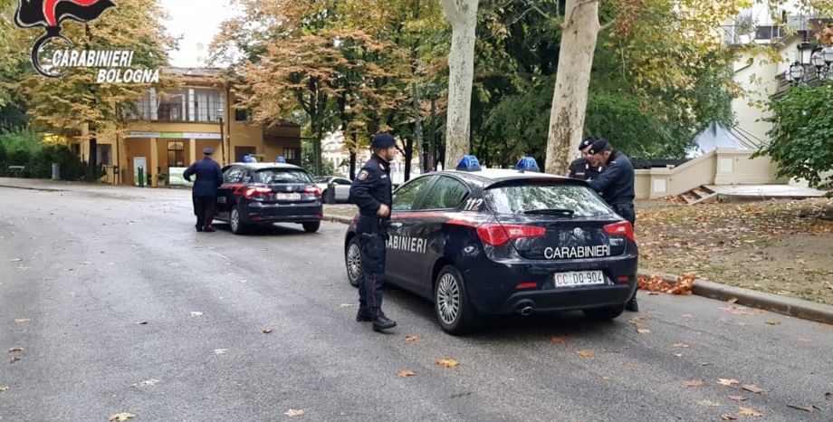Offrono droga a un carabiniere: “Fra, ti serve qualcosa?”