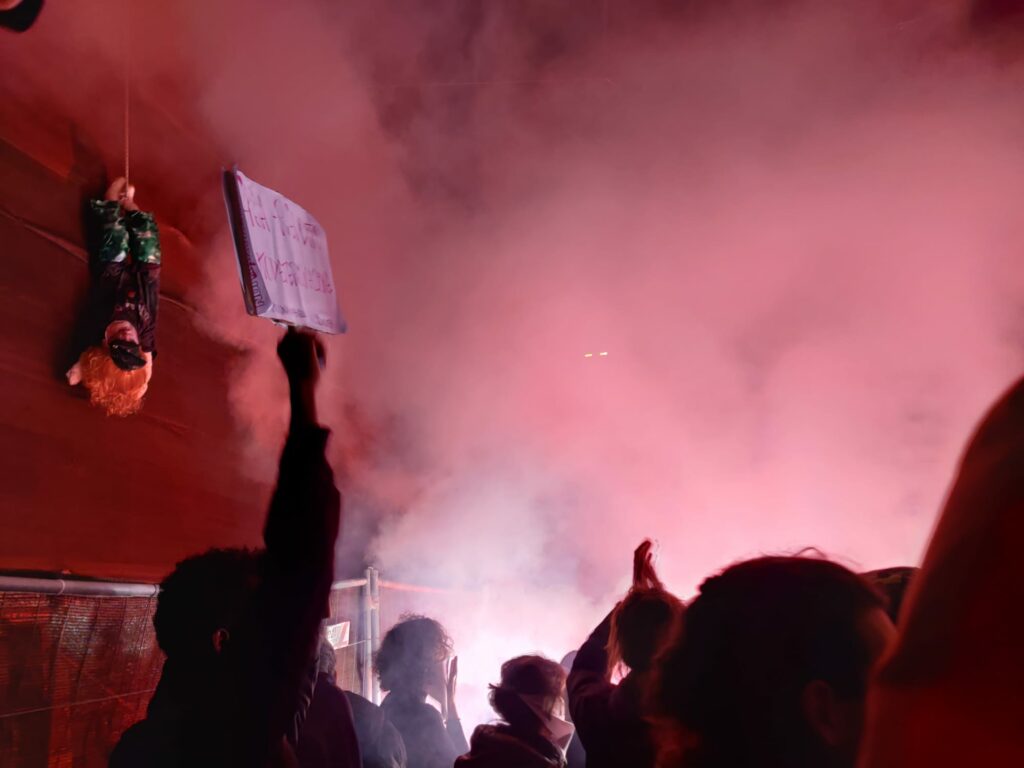 Fantoccio appeso della Meloni: misure cautelari per gli attivisti