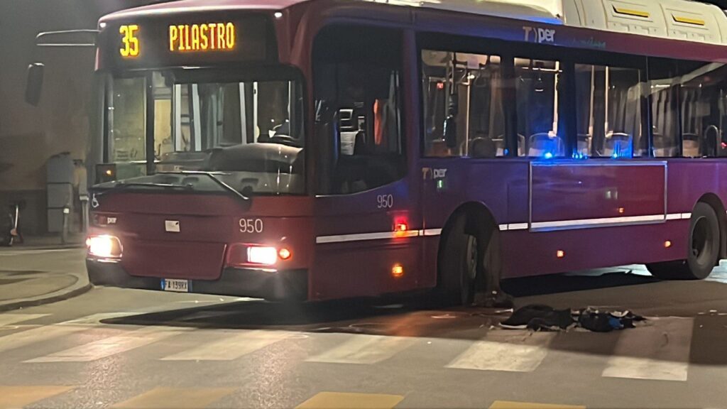 Via dello Scalo, pedone investito da autobus: è grave