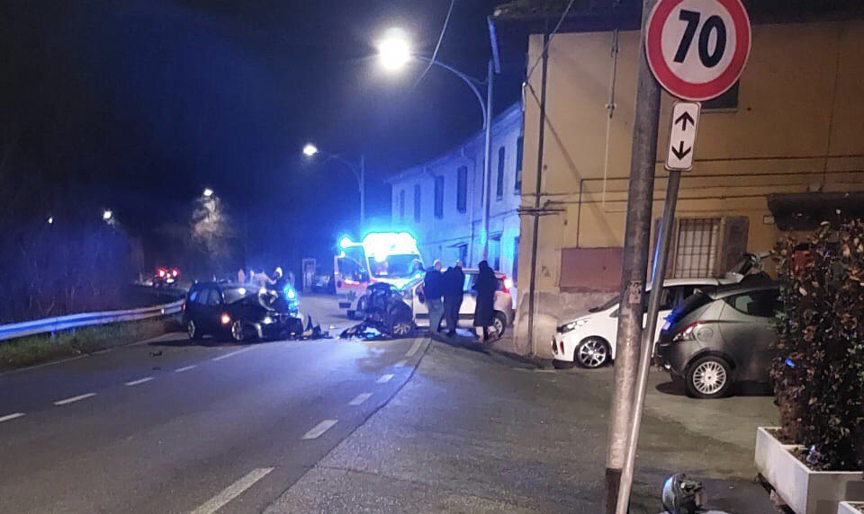 Scontro frontale in via Ferrarese, un morto