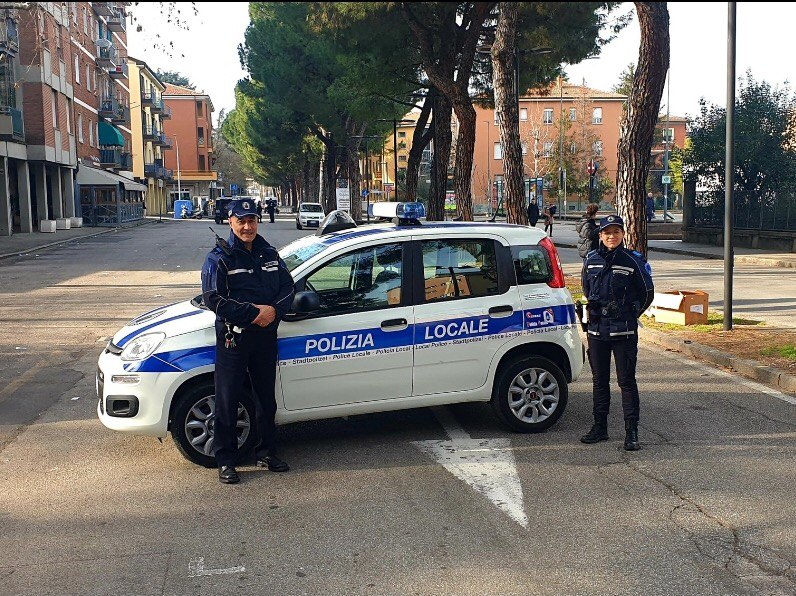 San Lazzaro: a 17 anni tenta un furto in un negozio