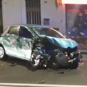 Incidente in via Emilia Levante: car-sharing distrutta