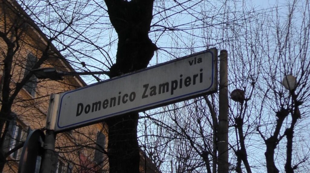 Ruba su un’auto e prende a pugni il proprietario che lo scopre