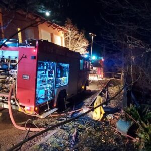 Bruciano due capanni agricoli a San Benedetto
