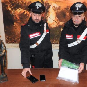 Aveva oltre 1 kg di cocaina nel sedile dell’auto, arrestato