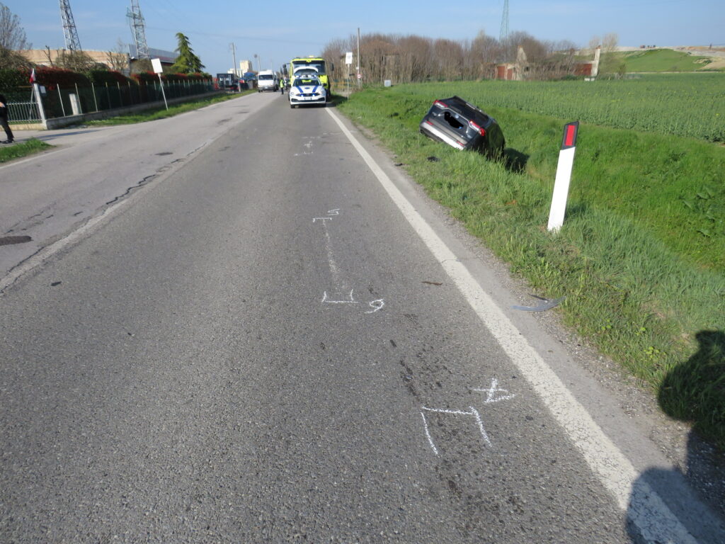 Incidente in via Saliceto, 85 enne in ospedale