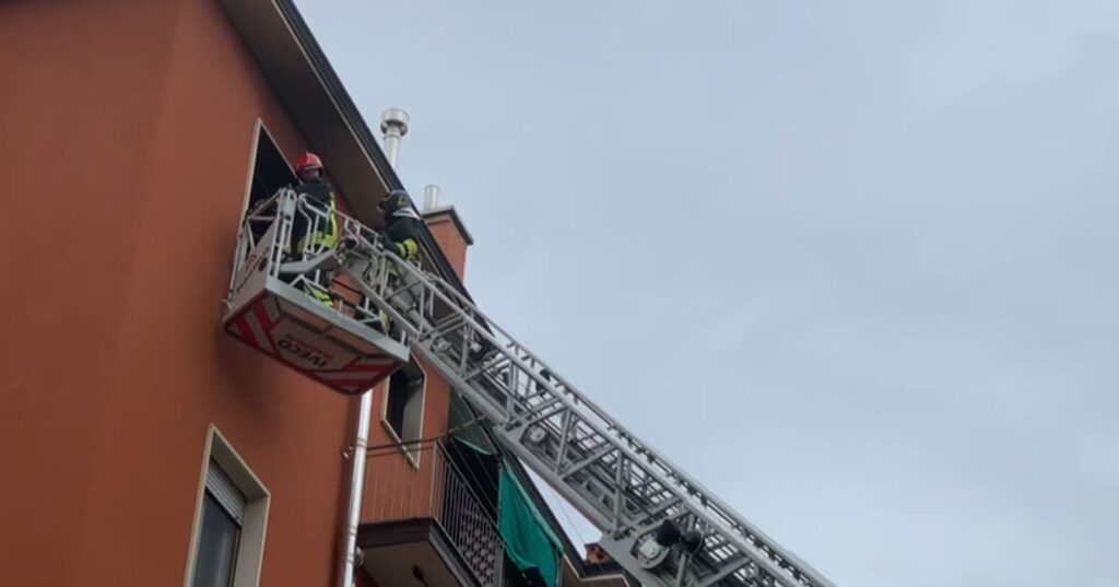 Muore nell’incendio di casa
