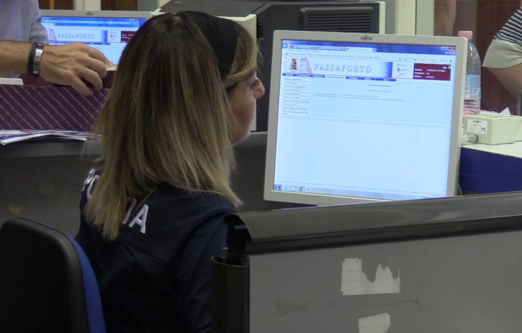 Passaporti a Bologna, l’open day è il 19 agosto