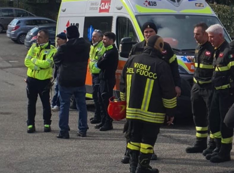 Si barrica in casa, esce dopo diverse ore di trattativa