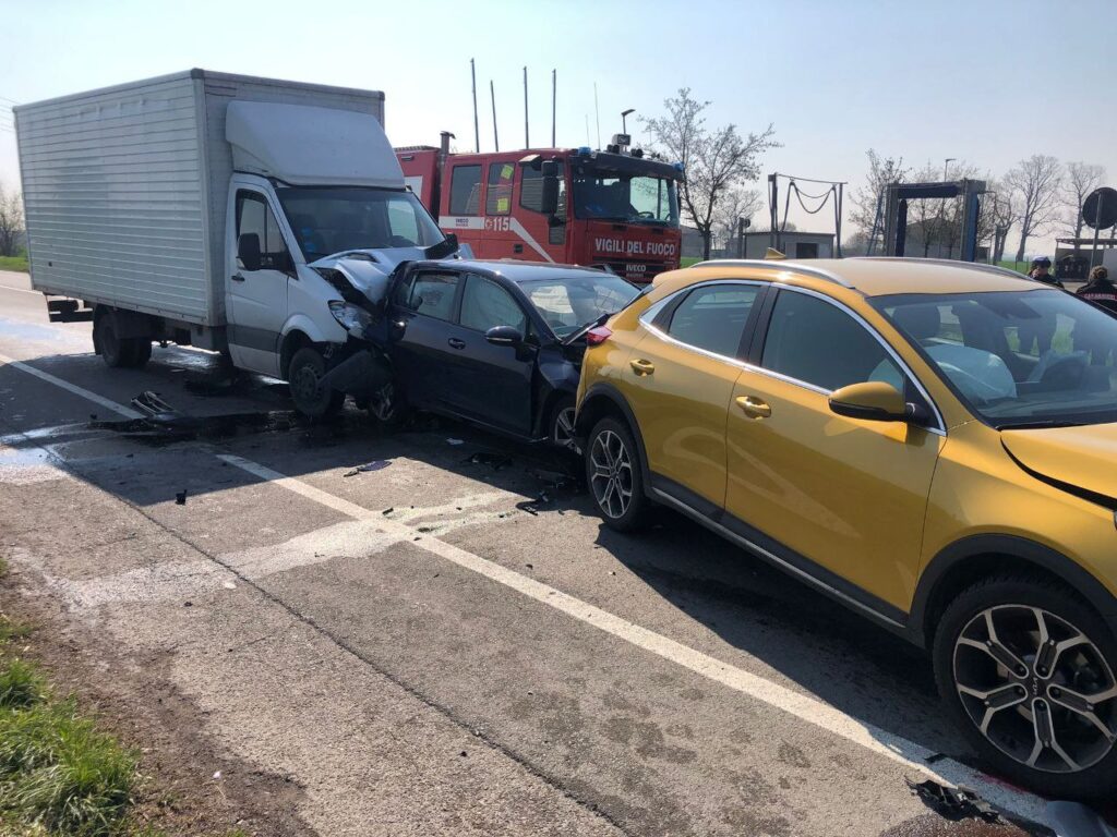Tamponamento a catena: due feriti a Crevalcore
