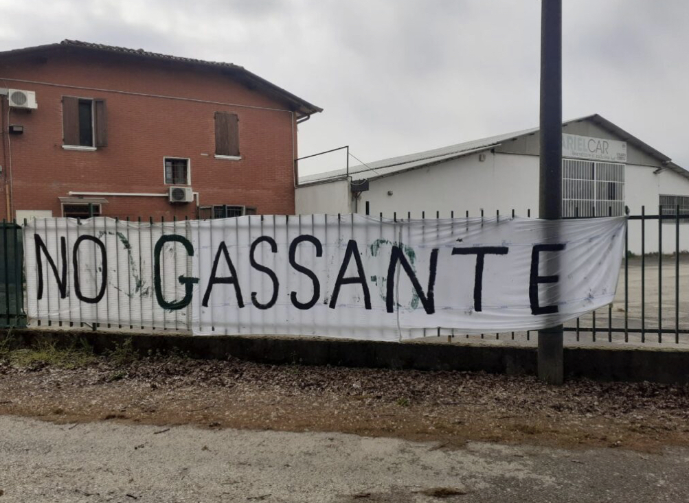Collettivo contro il Passante occupa spazio in via Agucchi